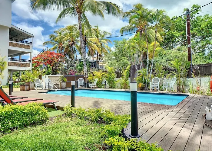 Sunkissed - Brand New Beach Apartment Located 50M From Beach
