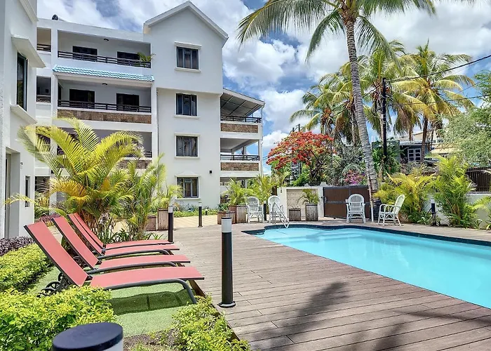 Sunkissed - Brand New Beach Apartment Located 50M From Beach